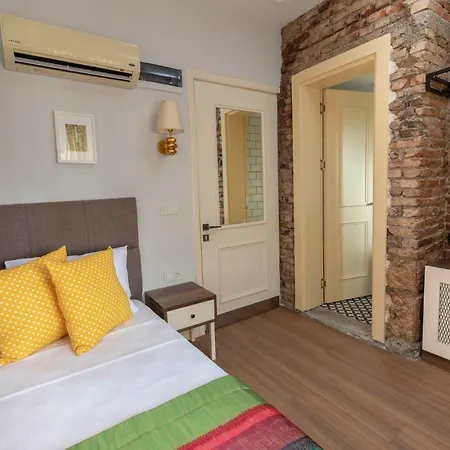 Mono Hotel 3*